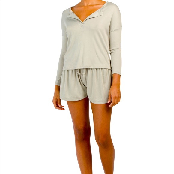 🌹🌹Gorgeous NEW Size Large NWT Short Set Ladies - Picture 1 of 2